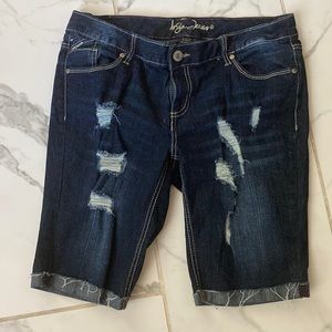 Ariya Jeans | Dark blue | designed & distressed | Laced|